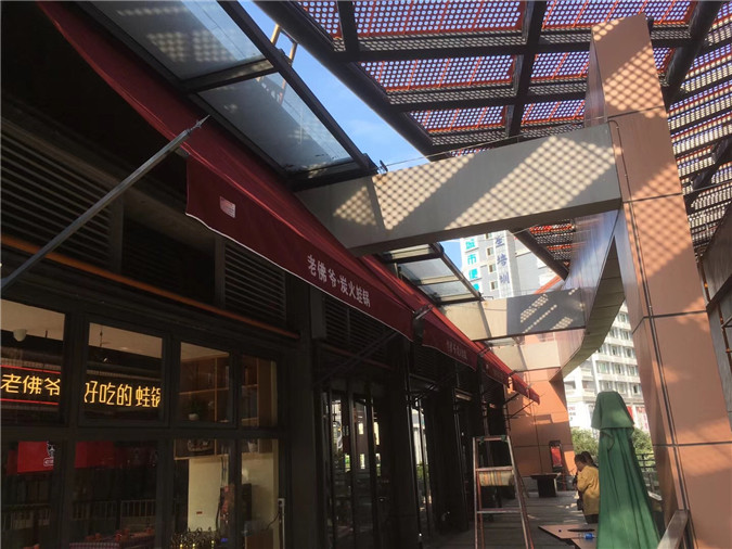 電動遙控伸縮、和手搖伸縮