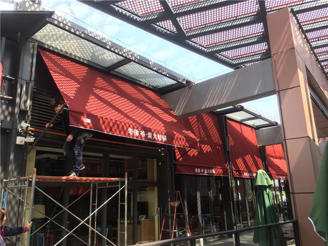 電動遙控伸縮、和手搖伸縮